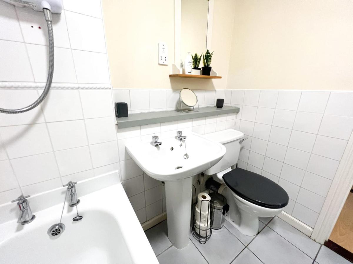 2 Bedroom - River Clyde Home - Parking Glasgow Exterior photo